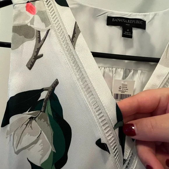 Banana Republic Factory Dress - Size 4 - It has pockets! - Picture 5 of 7